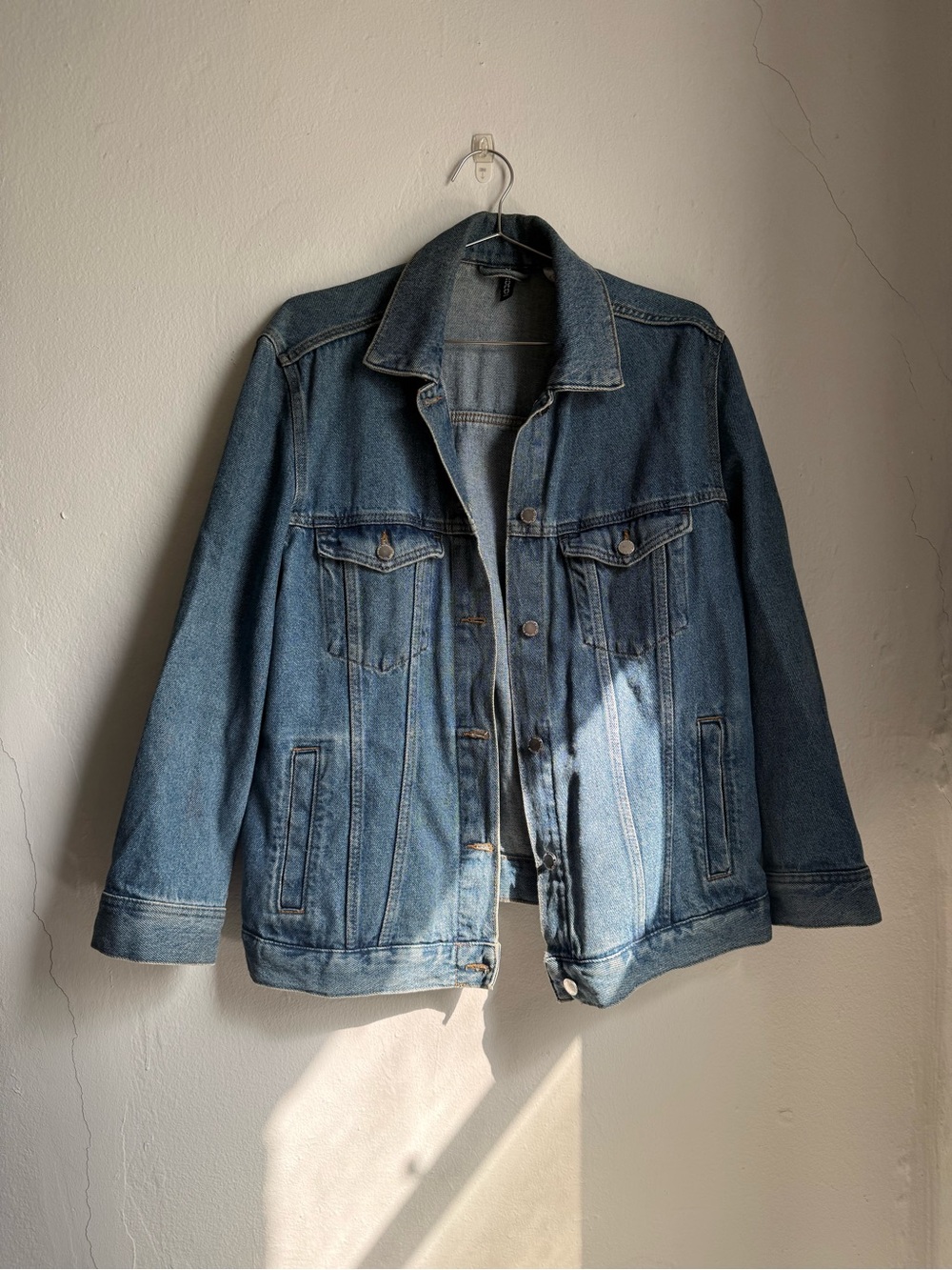 H&M Women's Light Blue Denim Jacket - Classic Trucker Style